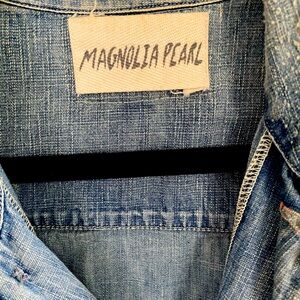 Vintage magnolia pearl denim vest, has all of its buttons & snaps